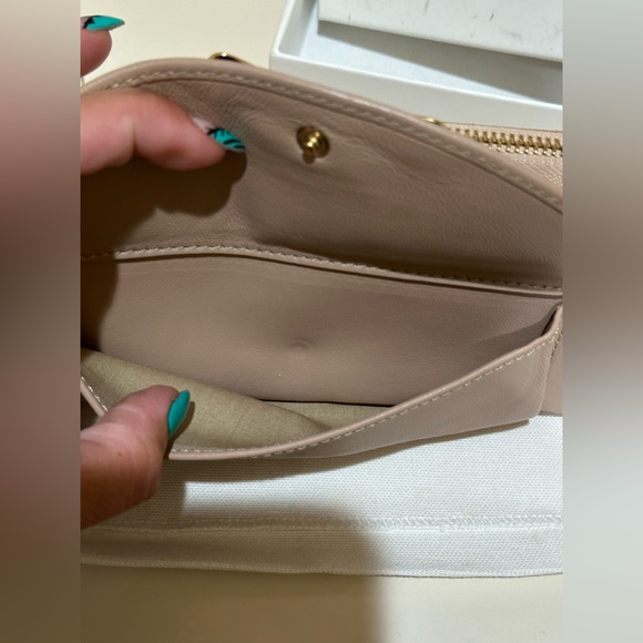 Chloe Bow Vanilla Long Leather Zip Wallet - Picture 8 of 10